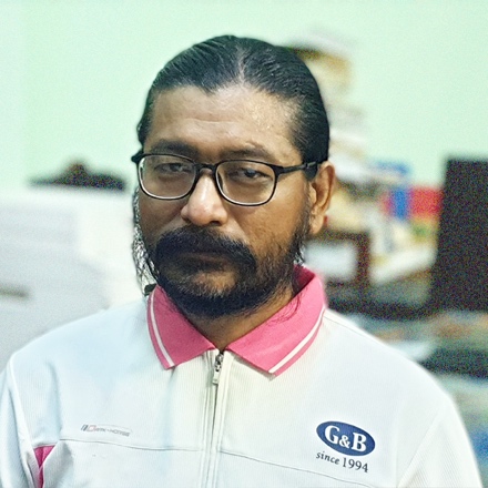 A photo of the librarian